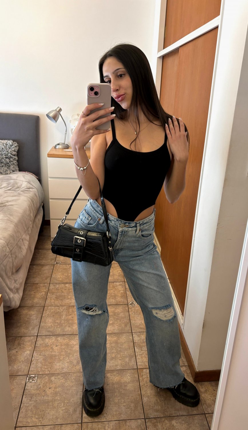 Would you prefer to stay in or go out with me #4DXmr6tW