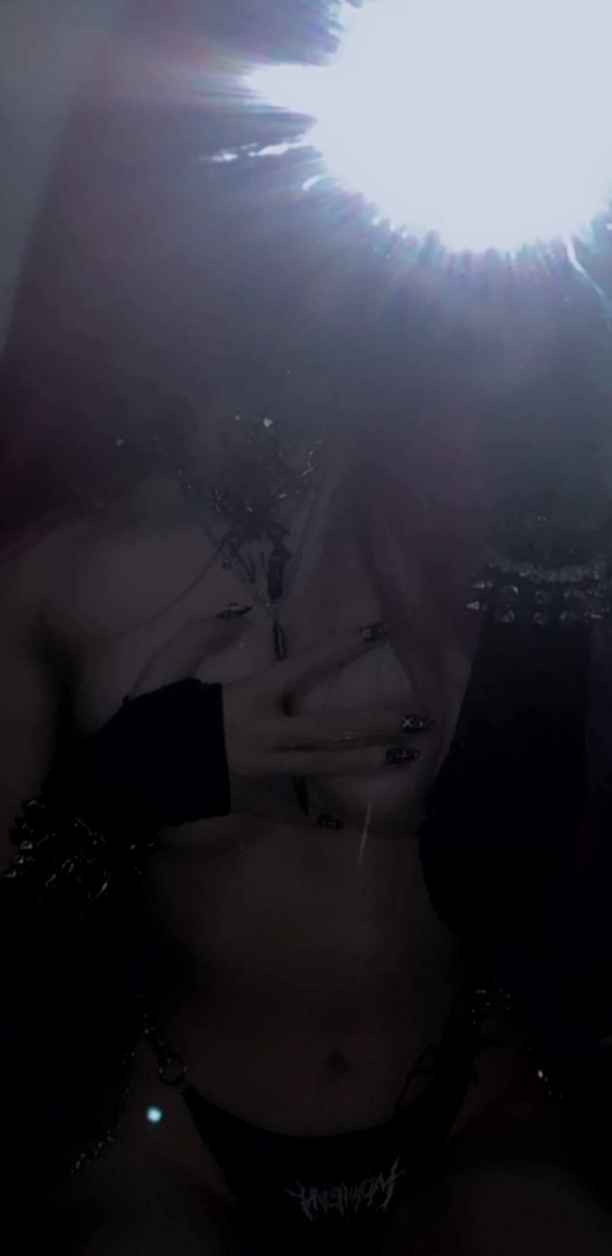 Soft, jiggly and needy tits #geoSi4Bi